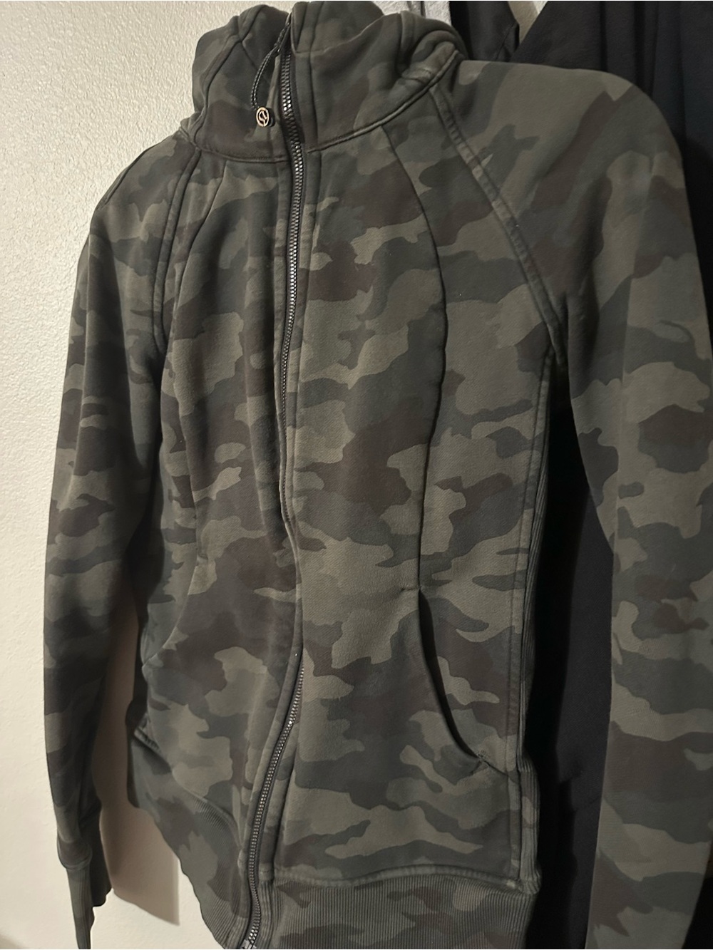 Lululemon Camo Zip-Up Jacket - Green Camouflage